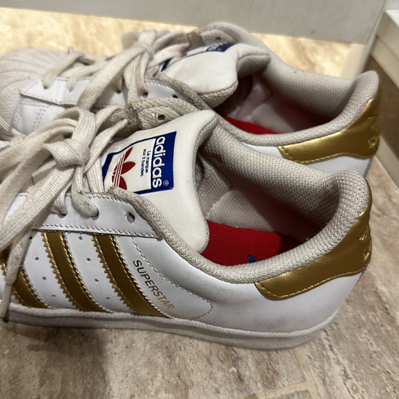 Adidas white and Gold superstar - Picture 3 of 5